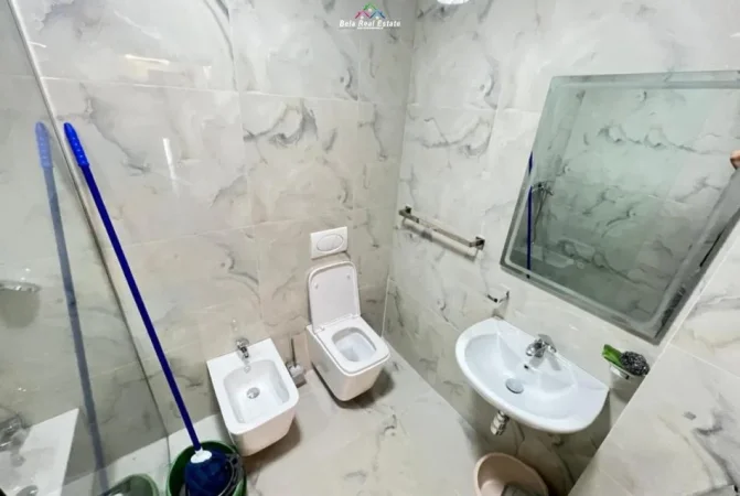 Tirane, jepet me qera apartament 2+1 Kati 3, 92 m² 850 € (PRANE KISHES UNGJILLORE)
