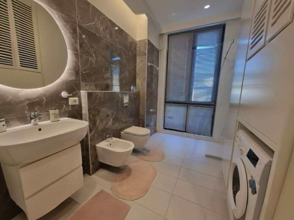 Tirane, jepet me qera apartament 2+1+Ballkon Kati 3, 113 m² 1.500 € (Park Gate Rezidence)