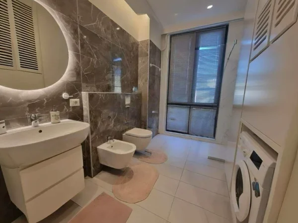 Tirane, jepet me qera apartament 2+1+Ballkon Kati 3, 113 m² 1.500 € (Park Gate Rezidence)