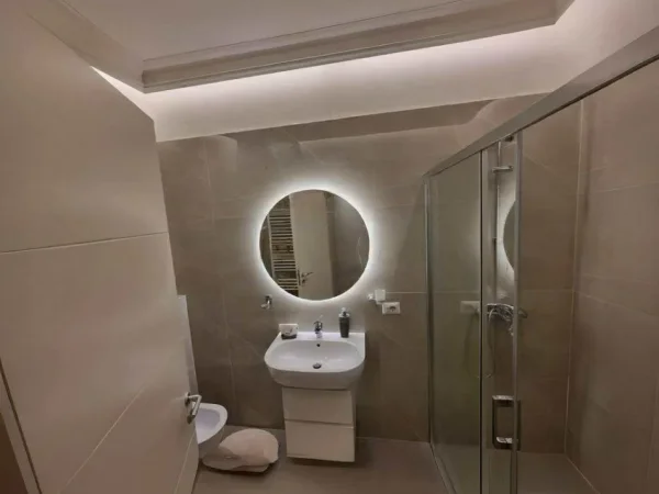 Tirane, jepet me qera apartament 2+1+Ballkon Kati 3, 113 m² 1.500 € (Park Gate Rezidence)