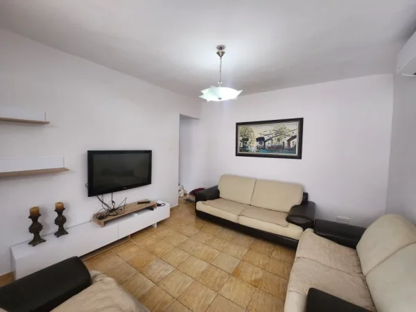 Tirane, jepet me qera apartament 2+1 Kati 0, 180 m² 700 € (Siri Kodra)