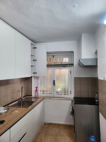 Tirane, jepet me qera apartament 2+1 Kati 0, 180 m² 700 € (Siri Kodra)