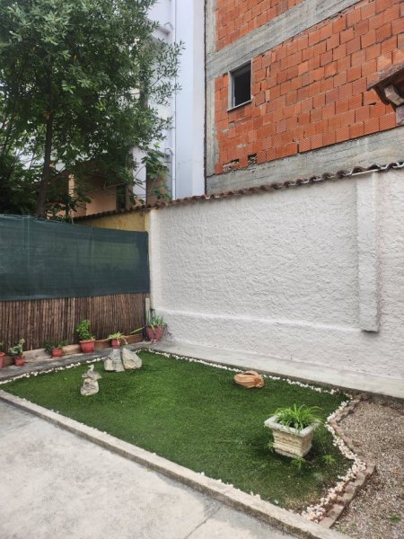 Tirane, jepet me qera apartament 2+1 Kati 0, 180 m² 700 € (Siri Kodra)