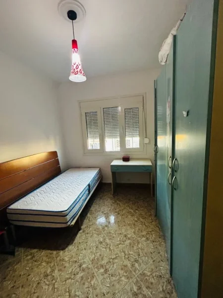 Tirane, jepet me qera apartament 2+1 Kati 5, 75 m² 500 € (stacioni trenit)