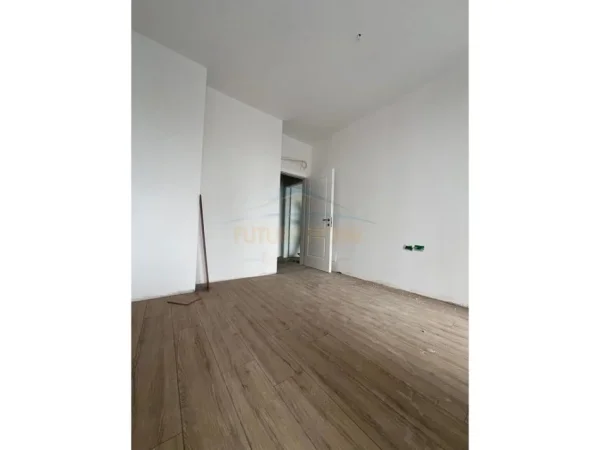 Tirane, shitet apartament 1+1+Ballkon Kati 9, 78 m² 210.500 € (Rruga e Kavajes)