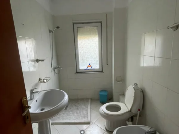Tirane, shitet apartament 3+1+Ballkon Kati 0, 170 m² 255.000 € (⁠RRUGA KODRA E DIELLIT)