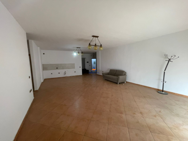 Tirane, shitet apartament 3+1+Ballkon Kati 0, 170 m² 255.000 € (⁠RRUGA KODRA E DIELLIT)