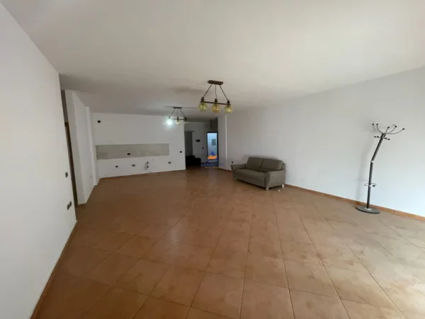 Tirane, shitet apartament 3+1+Ballkon Kati 0, 170 m² 255.000 € (⁠RRUGA KODRA E DIELLIT)