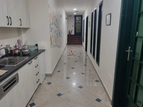 Tirane, shitet zyre Kati 3, 350 m² 1.500.000 € (SHESHI ⁠WILLSON)