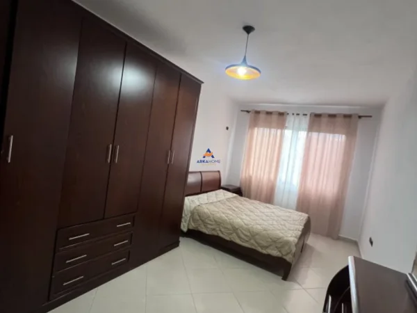 Tirane, jepet me qera apartament 2+1+Ballkon Kati 2, 90 m² 1.000 € (RRUGA TEODOR KEKO,UNAZA E RE)