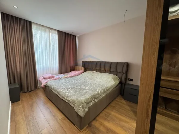 Tirane, shitet apartament 2+1+Ballkon Kati 2, 107 m² 180.000 € (Fresku)
