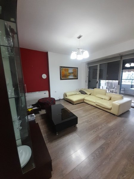 Tirane, jepet me qera apartament 3+1+Ballkon Kati 9, 160 m² 800 € (Kompleksi Halili,tek Selvia, Rruga Dibrës, Tiranë)
