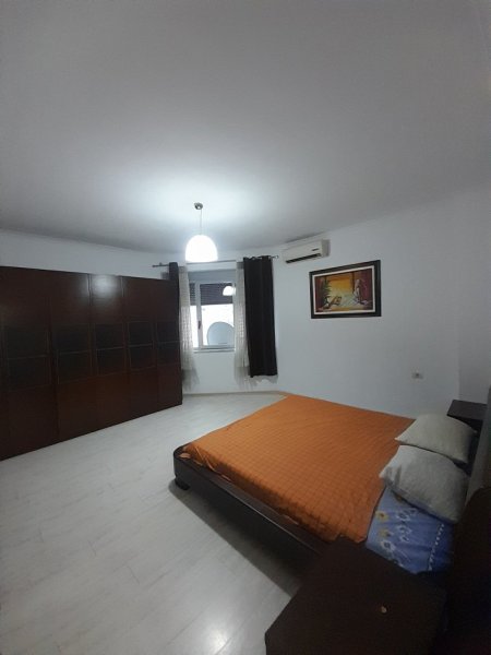Tirane, jepet me qera apartament 3+1+Ballkon Kati 9, 160 m² 800 € (Kompleksi Halili,tek Selvia, Rruga Dibrës, Tiranë)