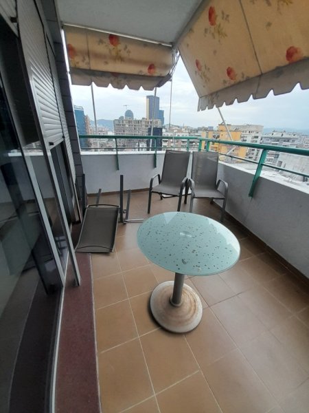 Tirane, jepet me qera apartament 3+1+Ballkon Kati 9, 160 m² 800 € (Kompleksi Halili,tek Selvia, Rruga Dibrës, Tiranë)
