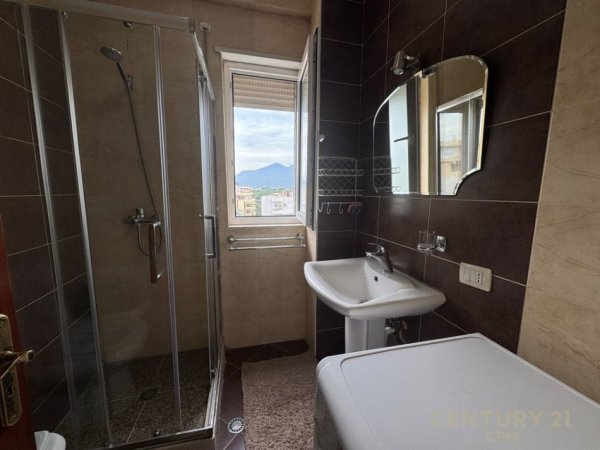 Tirane, jepet me qera apartament 2+1 Kati 4, 96 m² 750 € (Kopeshti Zologjik)