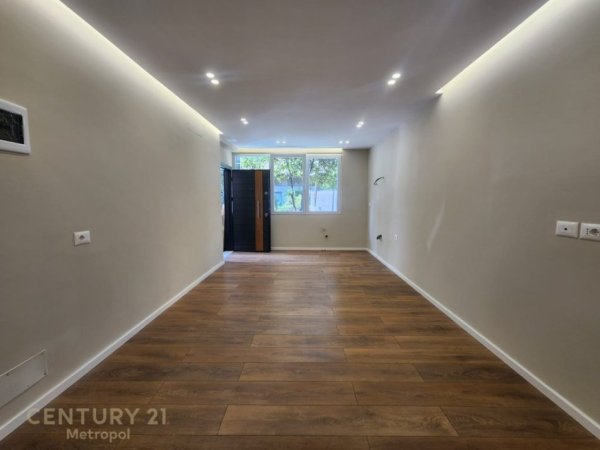 Tirane, jepet me qera ambjent biznesi Kati 5, 44 m² 650 € (Rr .Elbasanit)