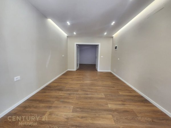 Tirane, jepet me qera ambjent biznesi Kati 5, 44 m² 650 € (Rr .Elbasanit)