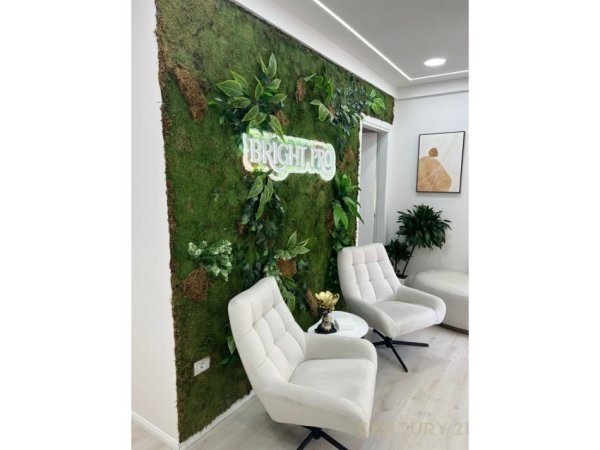 Tirane, jepet me qera ambjent biznesi Kati 1, 116 m² 1.000 € (Perballe Kristal Center)