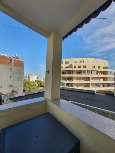Durres, jepet me qera nga Pronari, pa-komision apartament 2+1+Ballkon Kati 0, 103 m² 50 000 Lek (Rruga Anastas Durrsaku, afer kishes ortodokse)