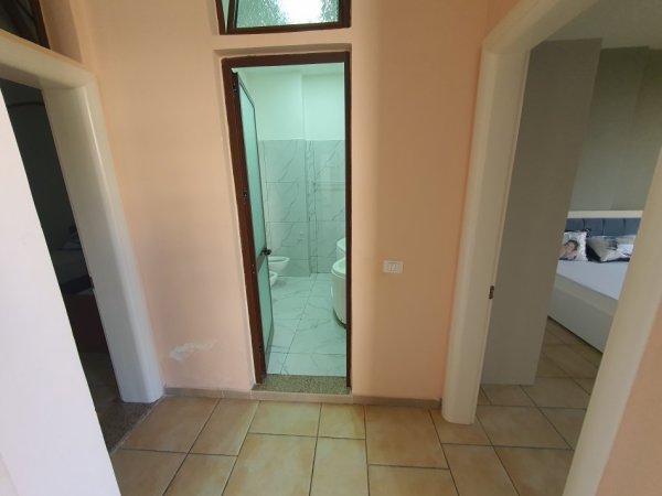 Durres, jepet me qera nga Pronari, pa-komision apartament 2+1+Ballkon Kati 0, 103 m² 570 € (Rruga Anastas Durrsaku, afer kishes ortodokse)
