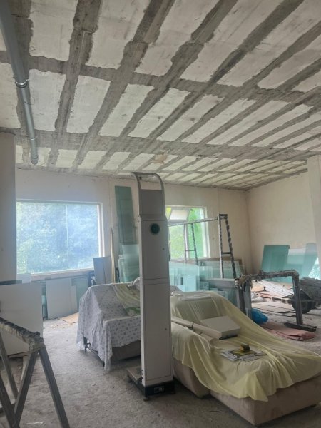 Tirane, shitet ambjent biznesi Kati 1, 300 m² 235.000 € (Rr. Teki Selenica pranë Tufinës)