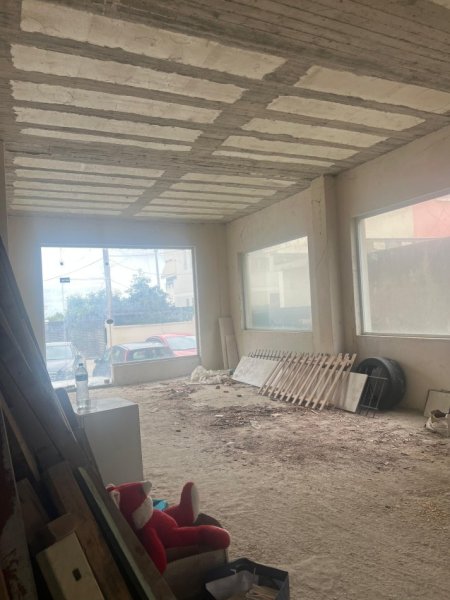 Tirane, shitet ambjent biznesi Kati 1, 300 m² 235.000 € (Rr. Teki Selenica pranë Tufinës)
