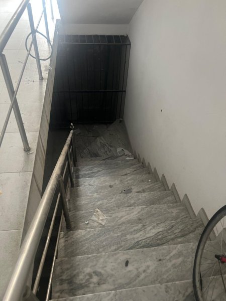 Tirane, shitet ambjent biznesi Kati 1, 300 m² 235.000 € (Rr. Teki Selenica pranë Tufinës)
