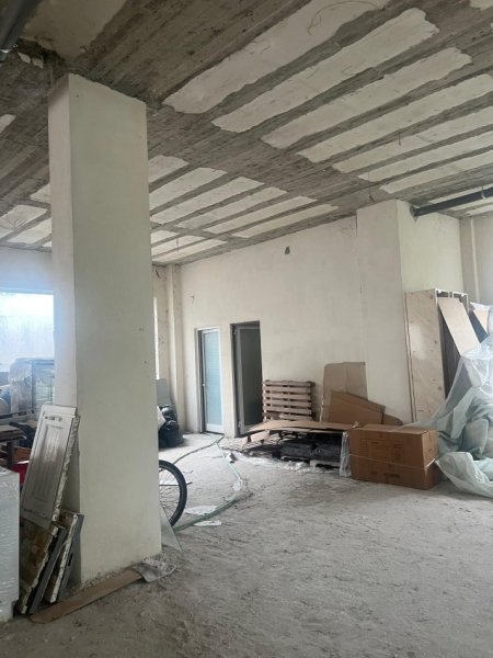 Tirane, shitet ambjent biznesi Kati 1, 300 m² 235.000 € (Rr. Teki Selenica pranë Tufinës)