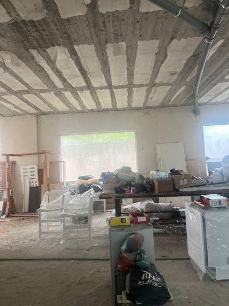 Tirane, shitet ambjent biznesi Kati 1, 300 m² 235.000 € (Rr. Teki Selenica pranë Tufinës)