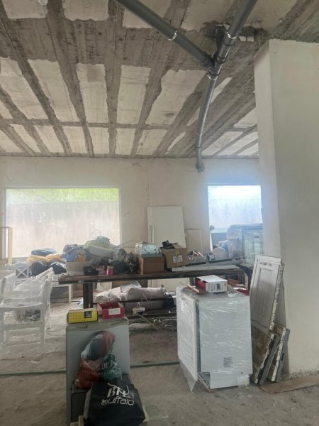 Tirane, shitet ambjent biznesi Kati 1, 300 m² 235.000 € (Rr. Teki Selenica pranë Tufinës)