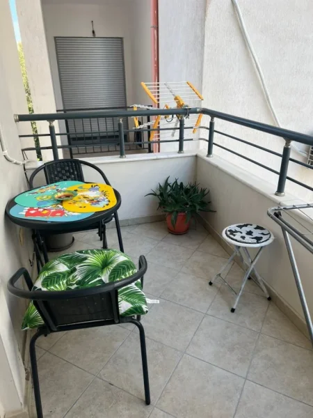 Vlore, jepet me qira apartament 2+1 ne Vlore