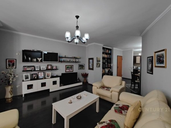 Tirane, shes apartament 2+1 Kati 3, 124 m² 164.000 € (Astir)