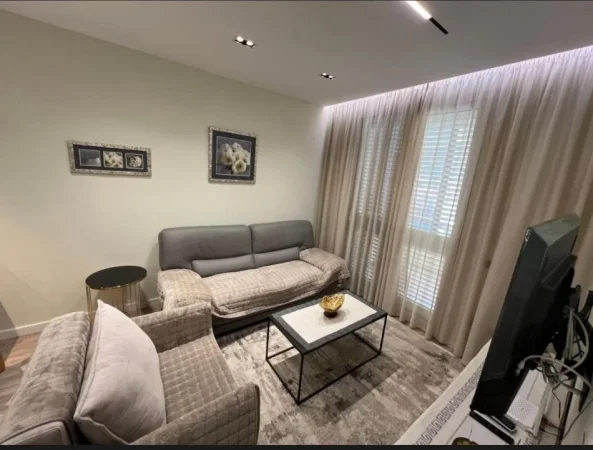 Tirane, jepet me qera apartament 1+1+Ballkon Kati 11, 69 m² 900 € (Qender)