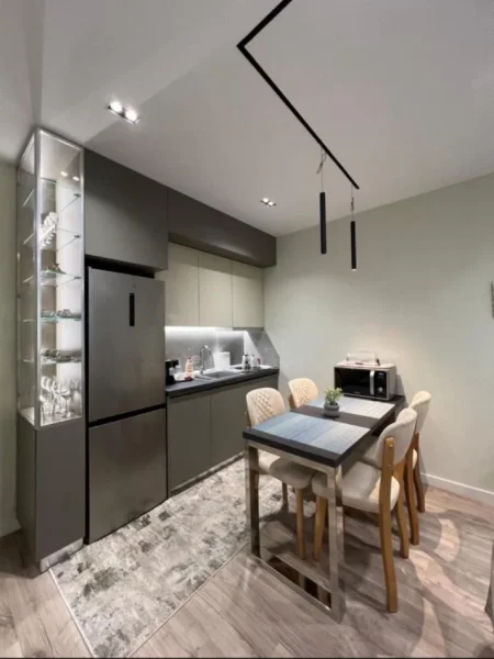 Tirane, jepet me qera apartament 1+1+Ballkon Kati 11, 69 m² 900 € (Qender)