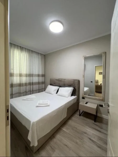 Tirane, jepet me qera apartament 1+1+Ballkon Kati 11, 69 m² 900 € (Qender)