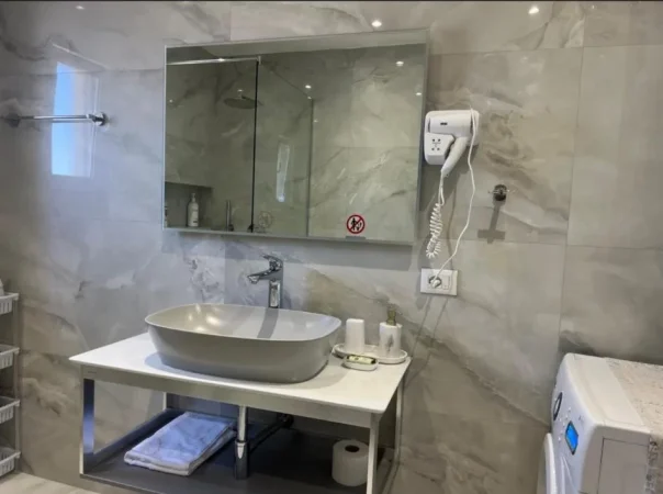 Tirane, jepet me qera apartament 1+1+Ballkon Kati 11, 69 m² 900 € (Qender)
