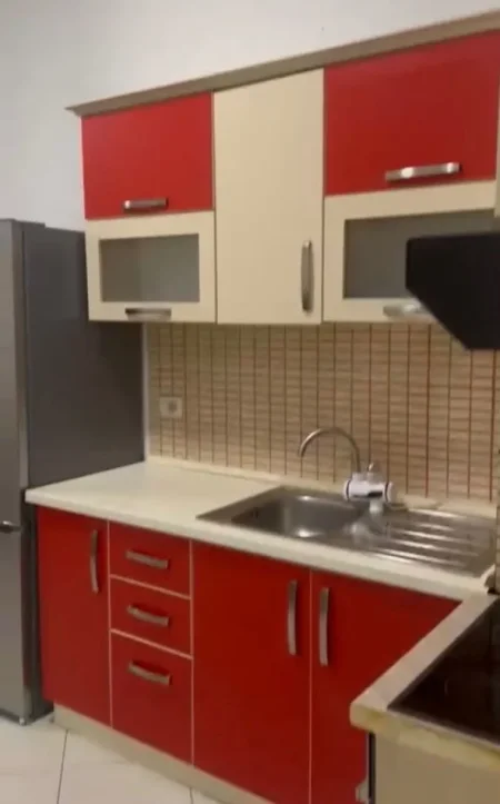 Tirane, jepet me qera apartament 2+1 Kati 2, 90 m² 500 € (Astir)