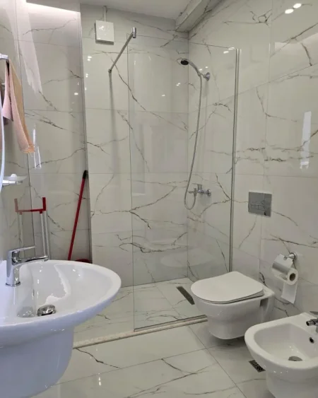 APARTAMENT  1+1 ME QIRA KODRA E DIELLIT  650 €