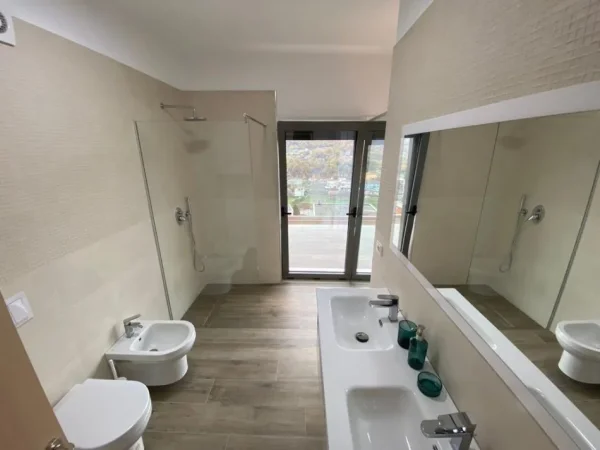 Tirane, jepet me qera apartament 3+1+Ballkon , 202 m² 2.000 € (Olive Grove Residence Mullet)