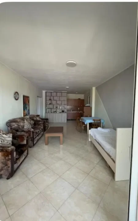 Durres, jepet me qera apartament 1+1+Ballkon Kati 5, 300 € (Plazh)