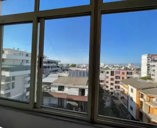 Durres, jepet me qera apartament 1+1+Ballkon Kati 5, 300 € (Plazh)