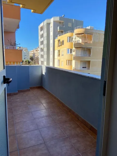 Durres, jepet me qera apartament ne plazh 1+1+Ballkon , (plazh)