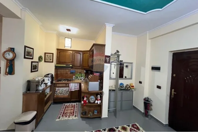 Tirane, jepet me qera apartament 2+1+Ballkon Kati 7, 75 m² 650 € (Rruga Sitki Çiço, Tiranë)