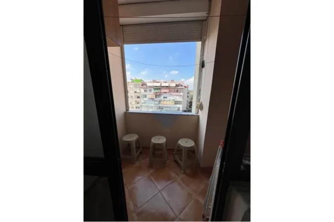 Tirane, jepet me qera apartament 2+1+Ballkon Kati 7, 75 m² 650 € (Rruga Sitki Çiço, Tiranë)
