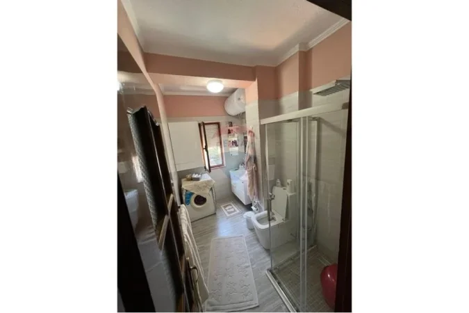 Tirane, jepet me qera apartament 2+1+Ballkon Kati 7, 75 m² 650 € (Rruga Sitki Çiço, Tiranë)