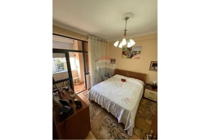 Tirane, jepet me qera apartament 2+1+Ballkon Kati 7, 75 m² 650 € (Rruga Sitki Çiço, Tiranë)