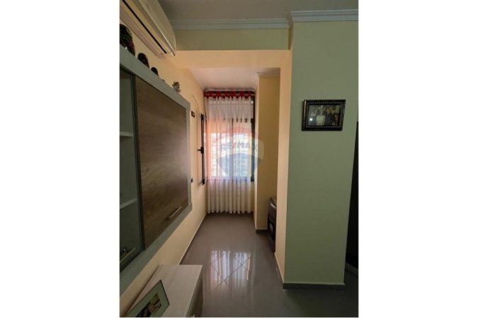 Tirane, jepet me qera apartament 2+1+Ballkon Kati 7, 75 m² 650 € (Rruga Sitki Çiço, Tiranë)