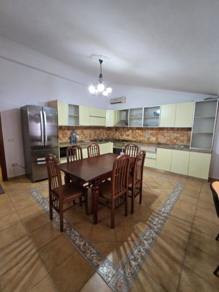 Durres, jepet me qera apartament 3+1+Aneks+Ballkon Kati 2, 150 m² 500 € 