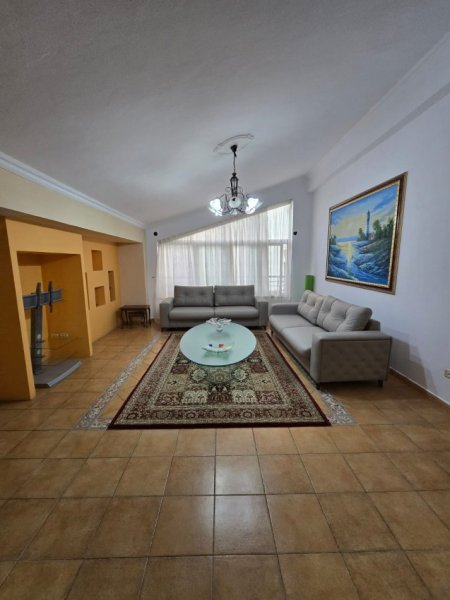 Durres, jepet me qera apartament 3+1+Aneks+Ballkon Kati 2, 150 m² 500 € 