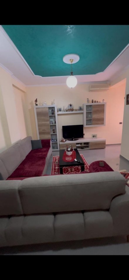 Tirane, jepet me qera apartament 2+1+Ballkon Kati 7, 75 m² 650 € (Rruga Sitki Çiço, Tiranë)